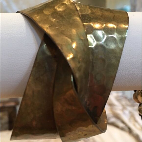 Twist Cuff!  - Picture 1 of 3